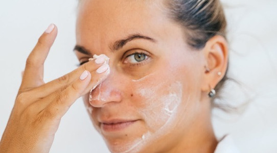 Solution peau : alternative économique aux injections d'acide !